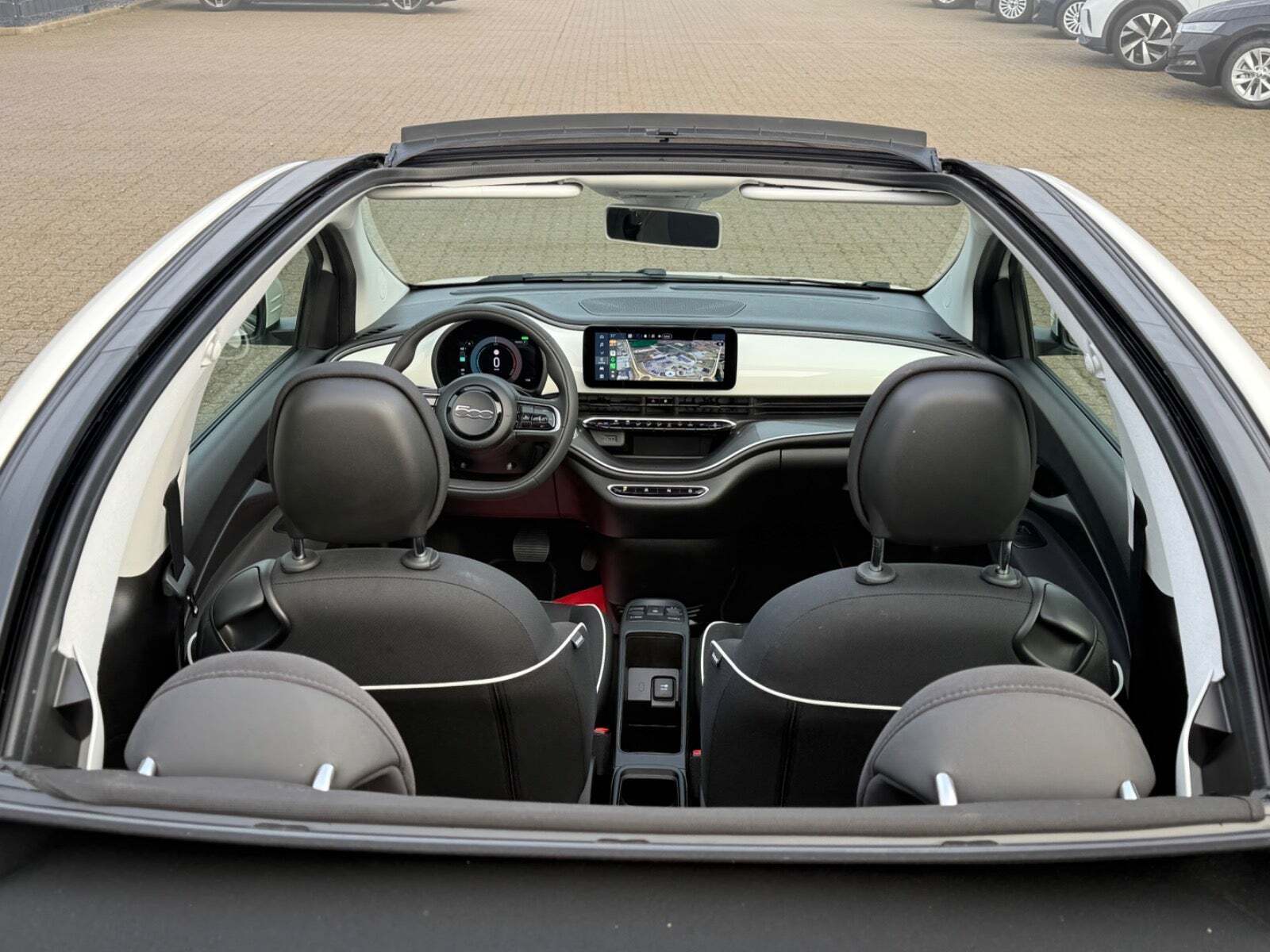 Hvid Fiat 500e fra 2023