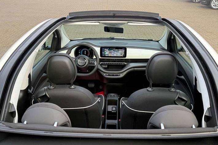 Hvid Fiat 500e fra 2023