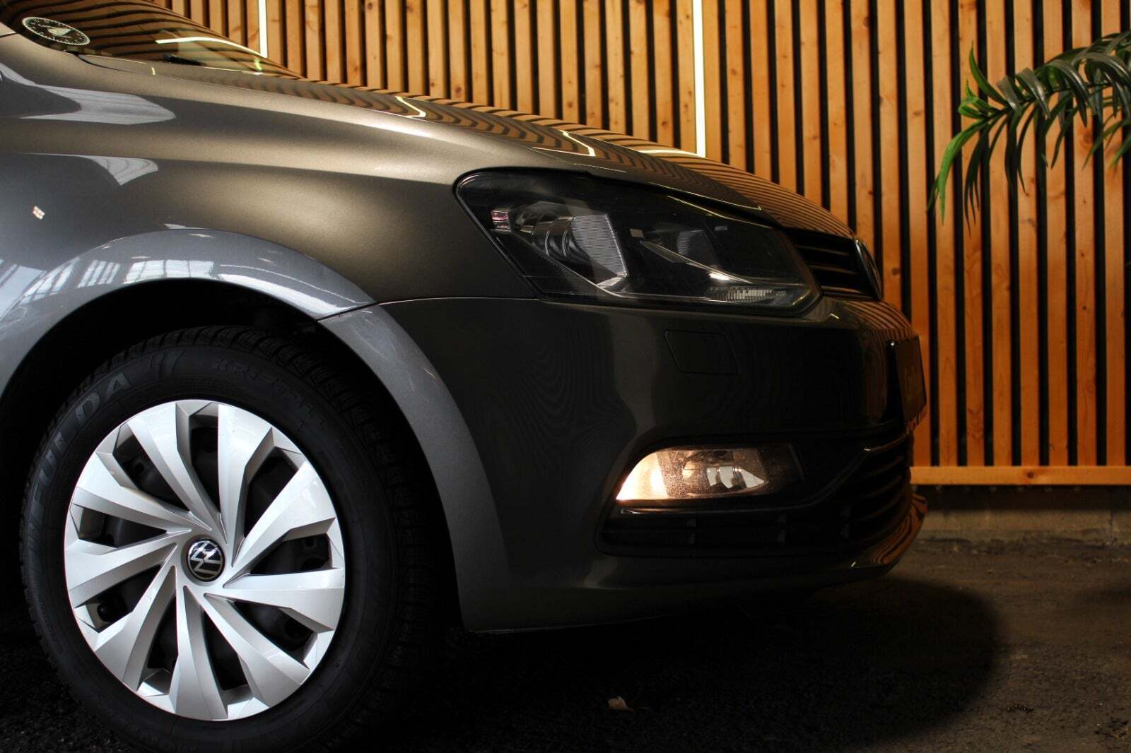 Grå VW Polo fra 2016