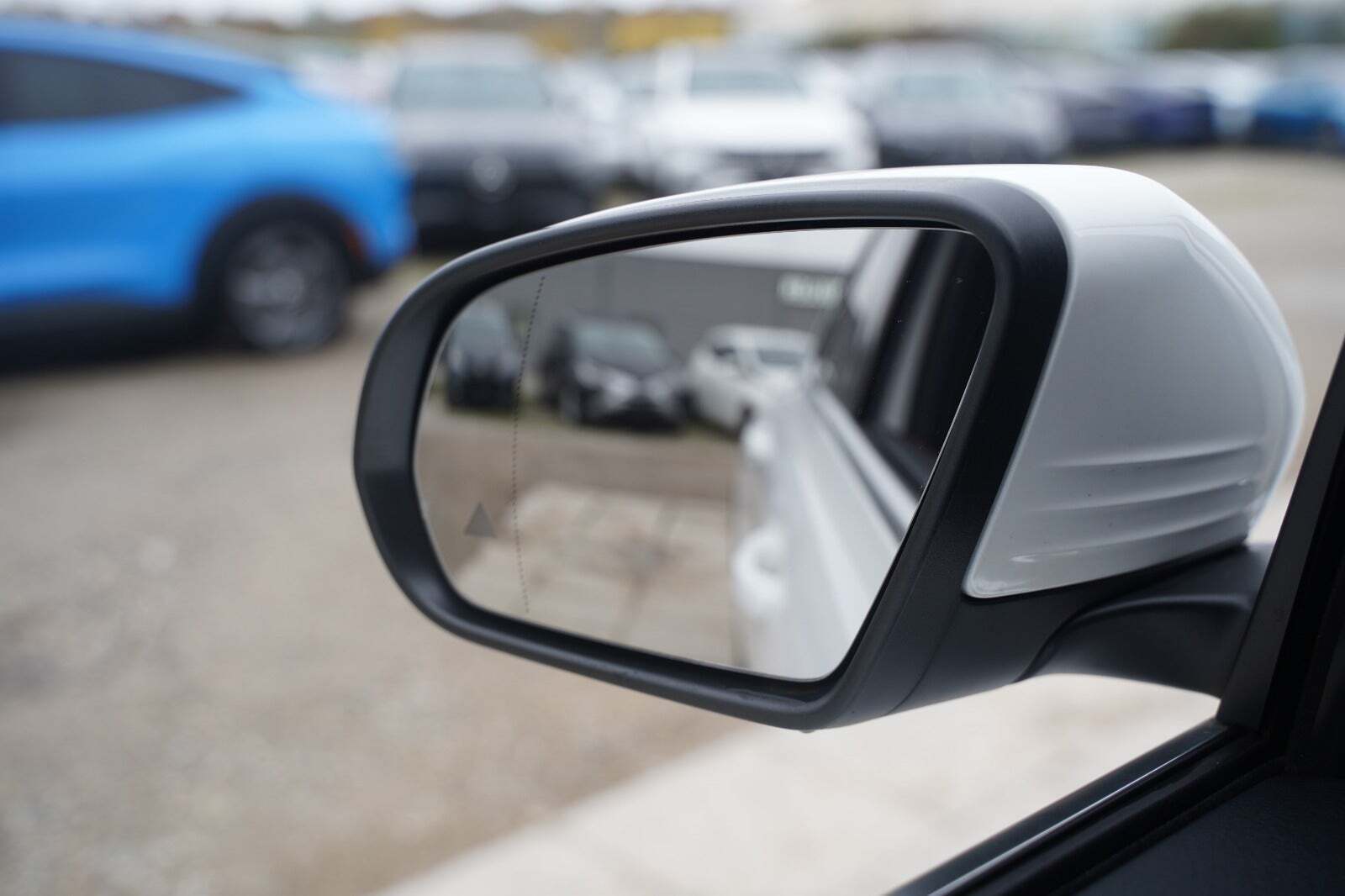 Hvid Mercedes EQB250+ fra 2024