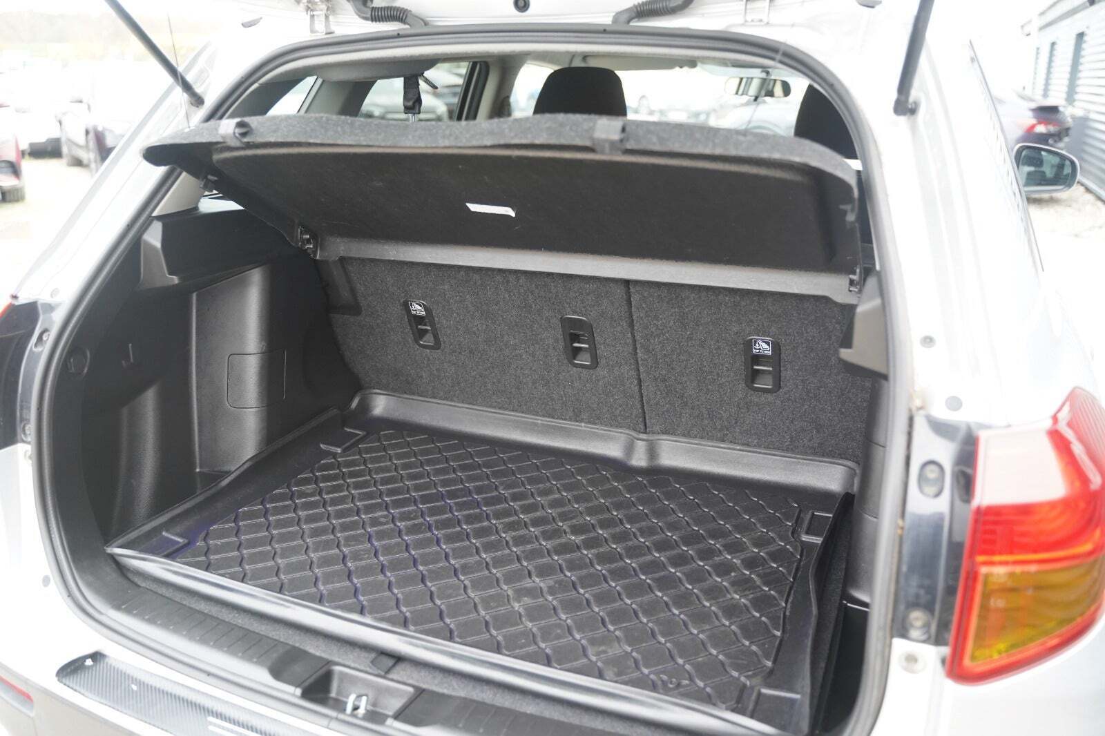 Sølv Suzuki Vitara fra 2016