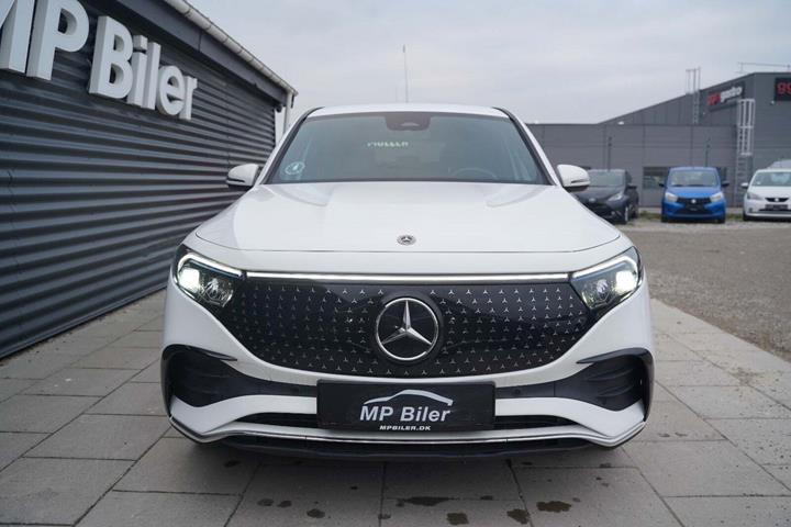 Hvid Mercedes EQB250+ fra 2024