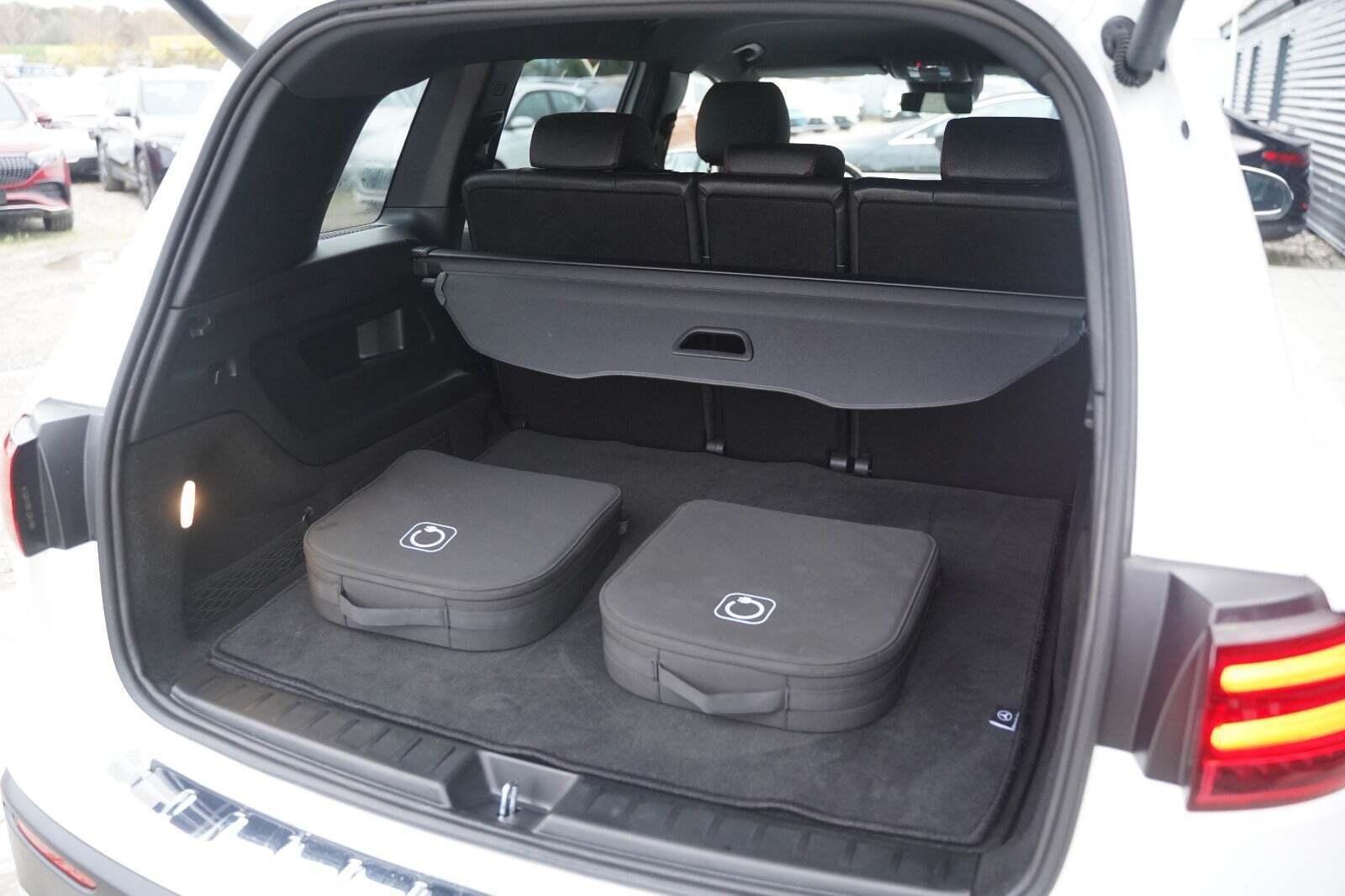 Hvid Mercedes EQB250+ fra 2024
