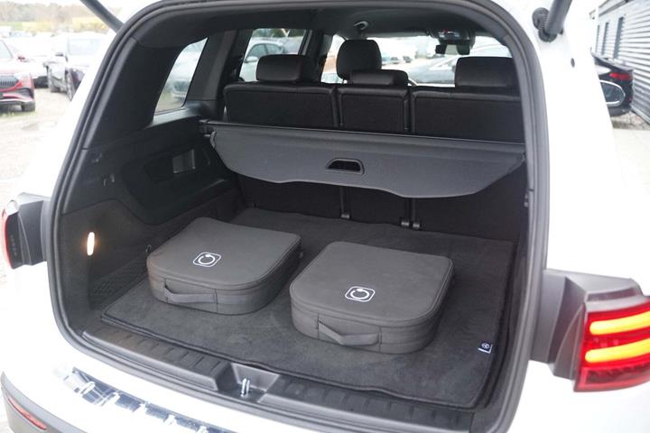 Hvid Mercedes EQB250+ fra 2024