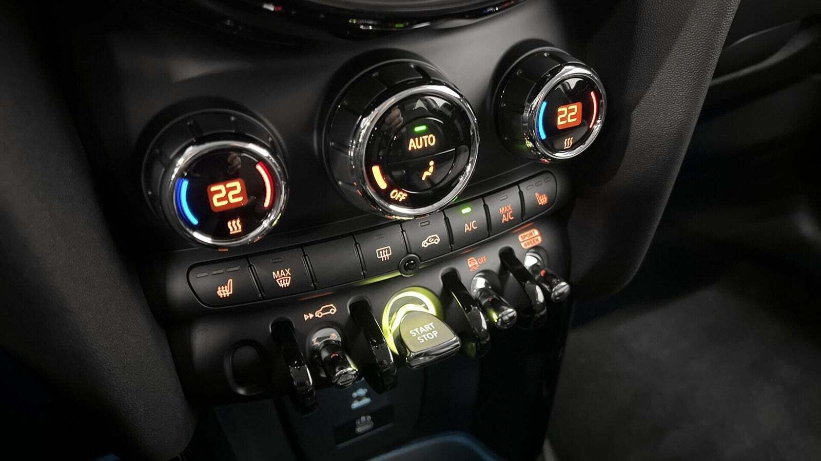 Hvid Mini Cooper SE fra 2023