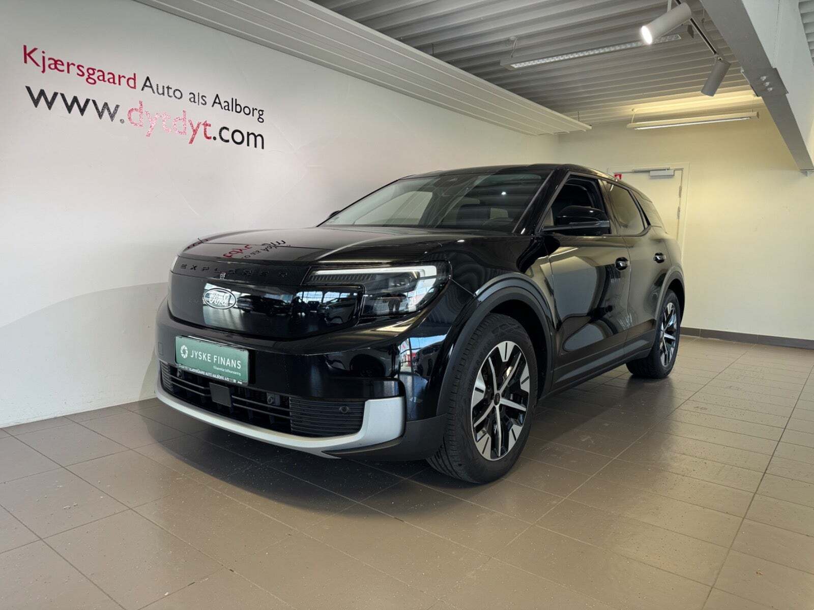 Ford Explorer 82 Select Extended Range