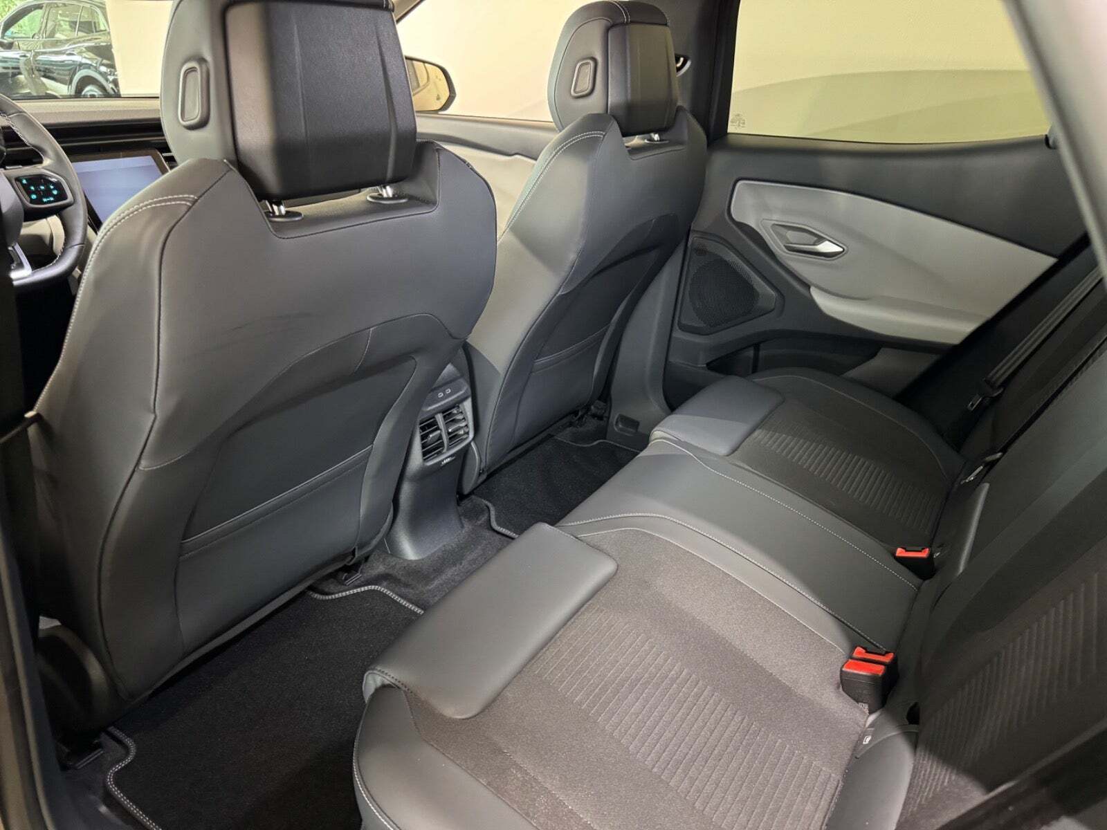 Ford Explorer 82 Select Extended Range