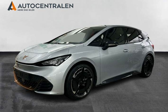 Sølv Cupra Born fra 2025 set udefra