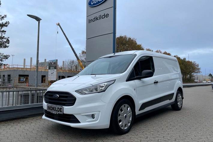 Hvid Ford Transit Connect fra 2019 set udefra