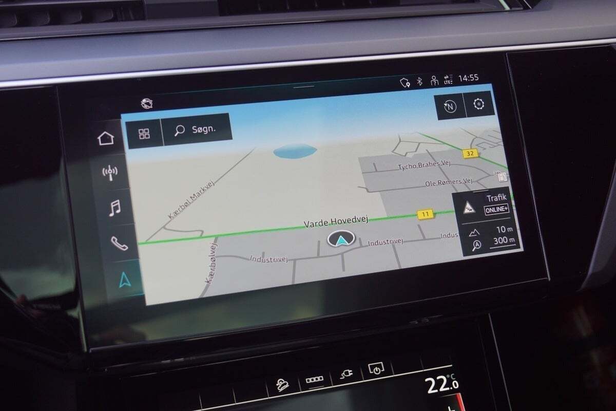 Grå Audi Q8 e-tron fra 2024