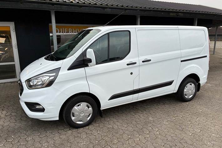 Hvid Ford Transit Custom 300S fra 2021 set udefra