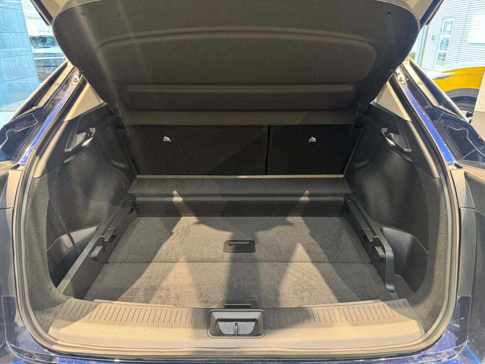 Beige Nissan Ariya fra 2024