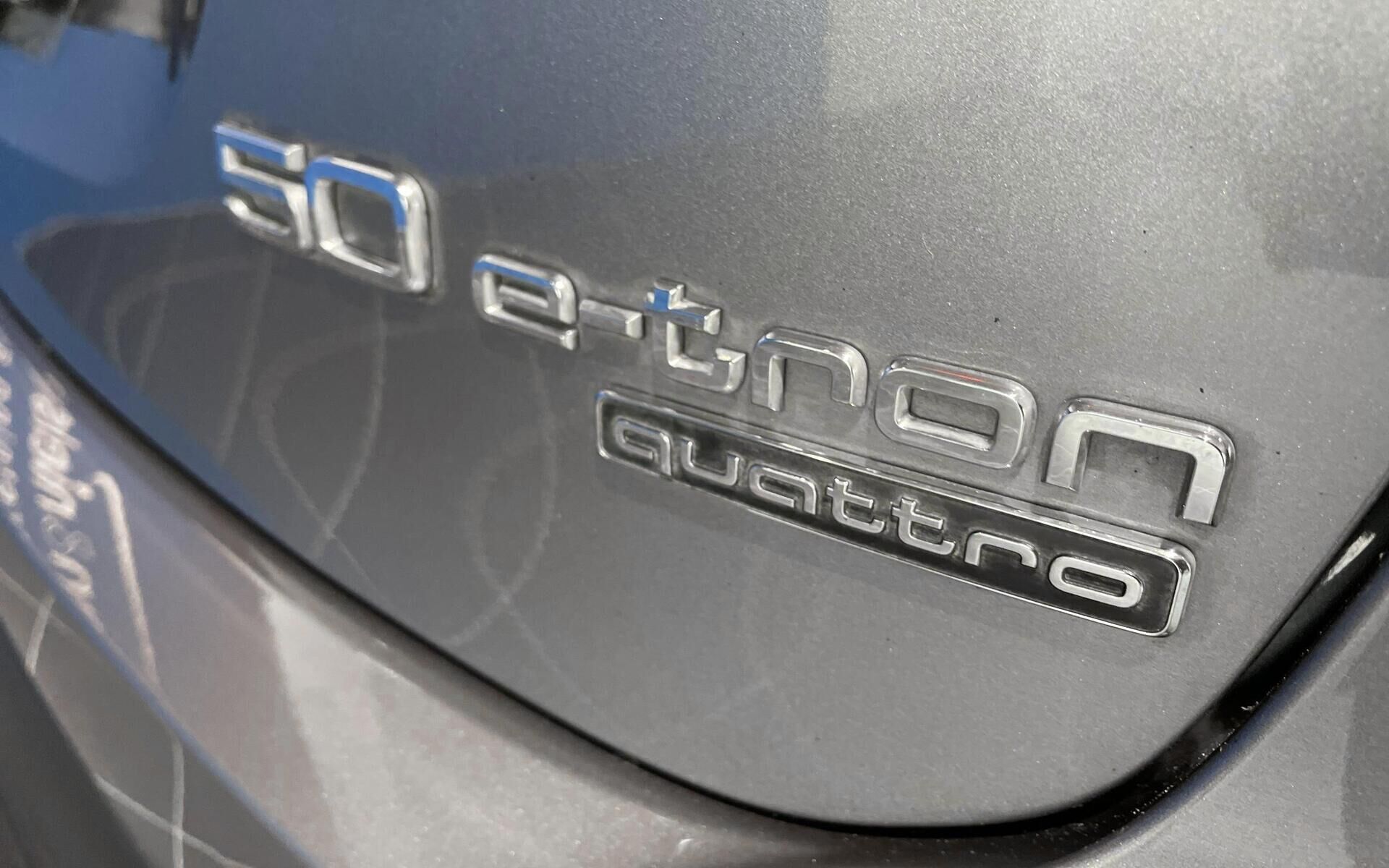 Grå Audi Q4 fra 2023