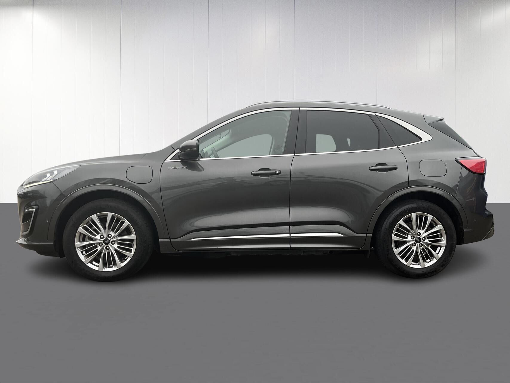 Grå Ford Kuga fra 2021