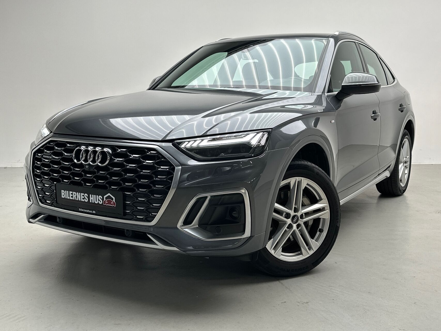 Grå Audi Q5 fra 2021
