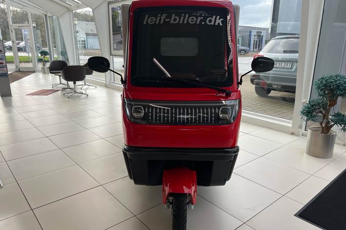 Rød IVE Car 25 fra 2025 set udefra