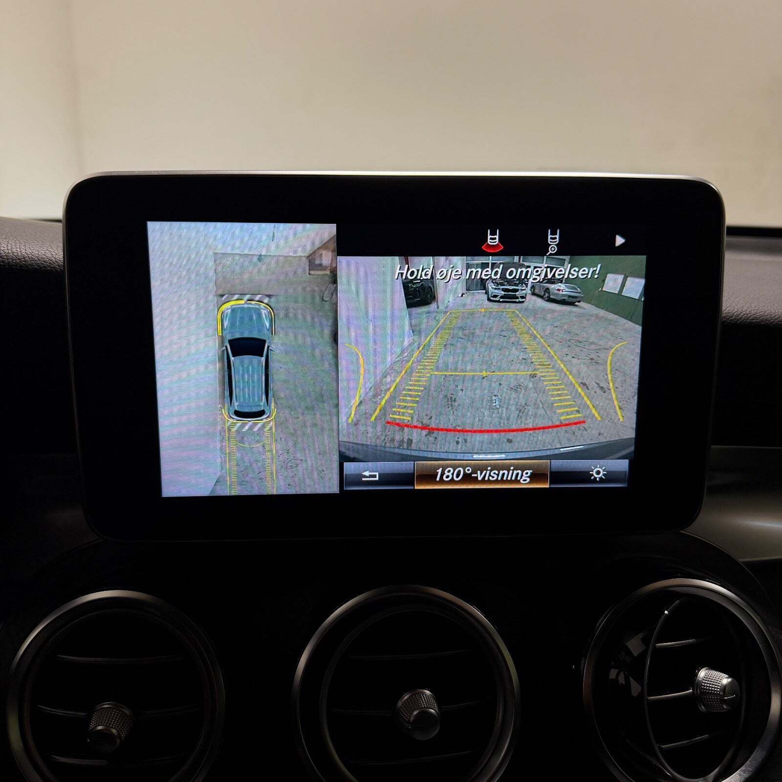 Grå Mercedes GLC350 d fra 2017