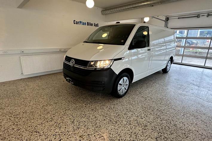 Hvid VW Transporter fra 2021