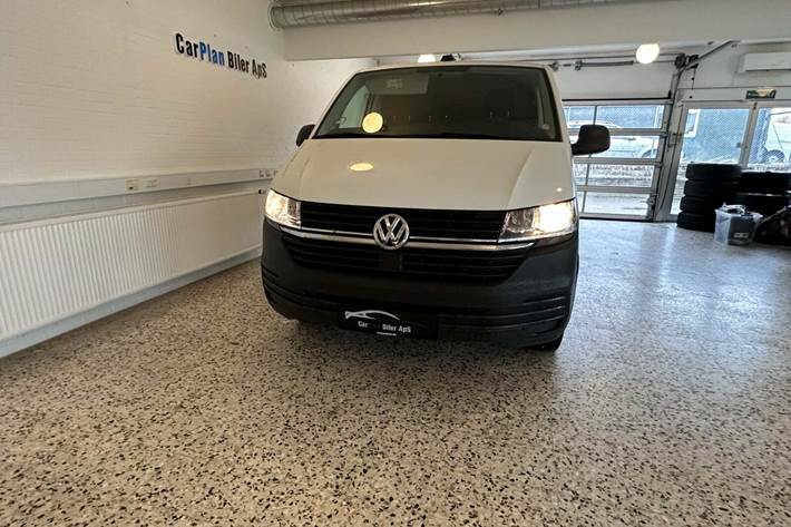 Hvid VW Transporter fra 2021