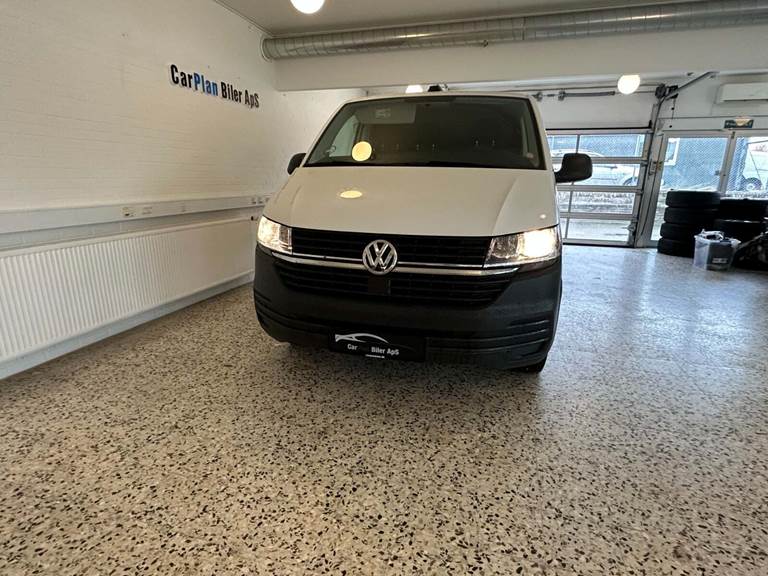 VW Transporter 2,0 TDi 110 Kassevogn lang