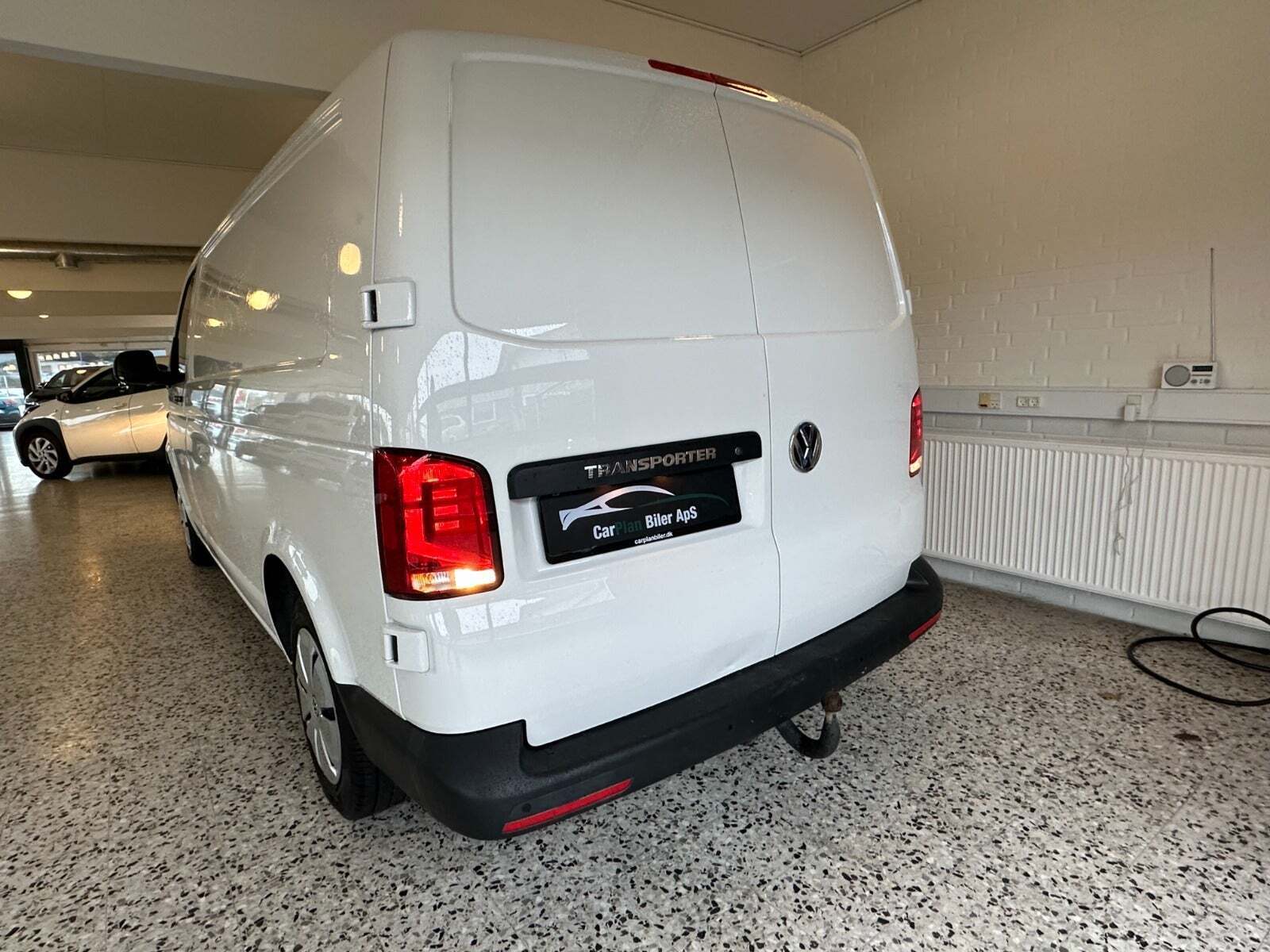 VW Transporter 2,0 TDi 110 Kassevogn lang