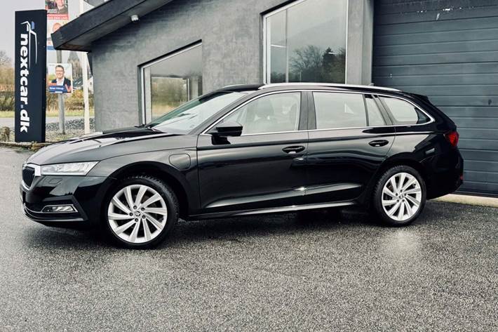 Sort Skoda Octavia fra 2022