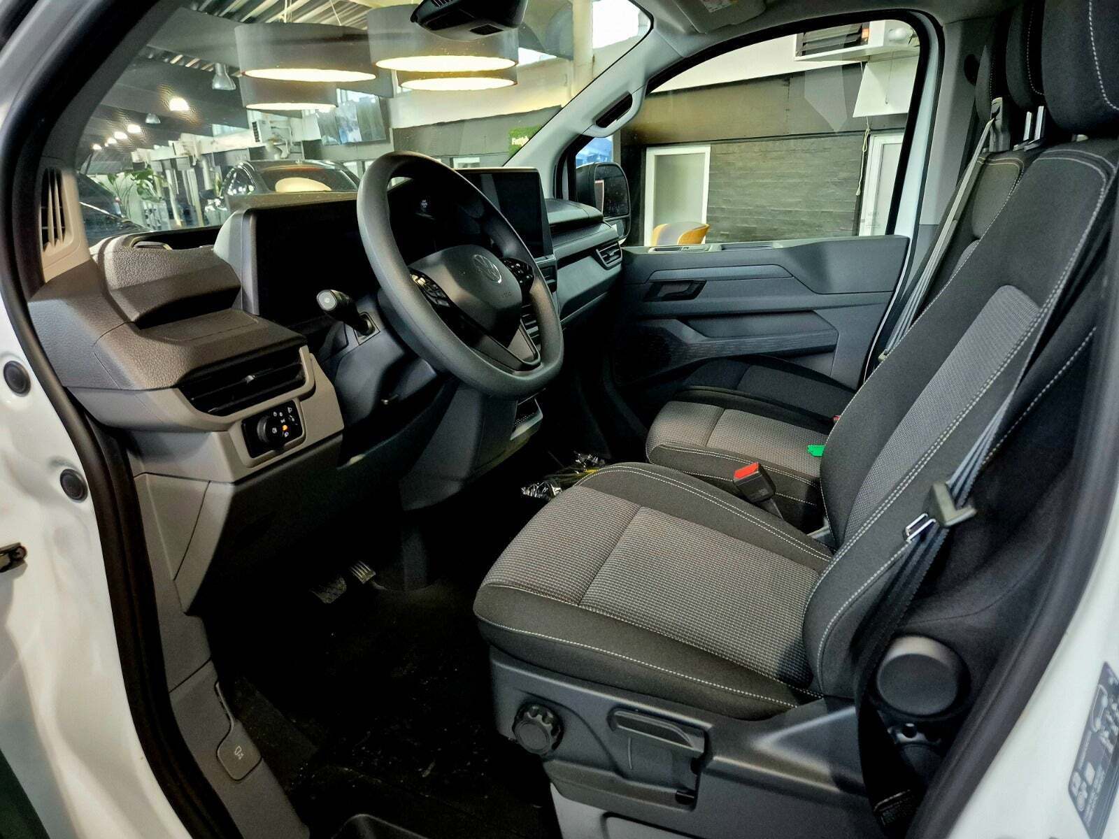 Hvid VW e-Transporter fra 2025