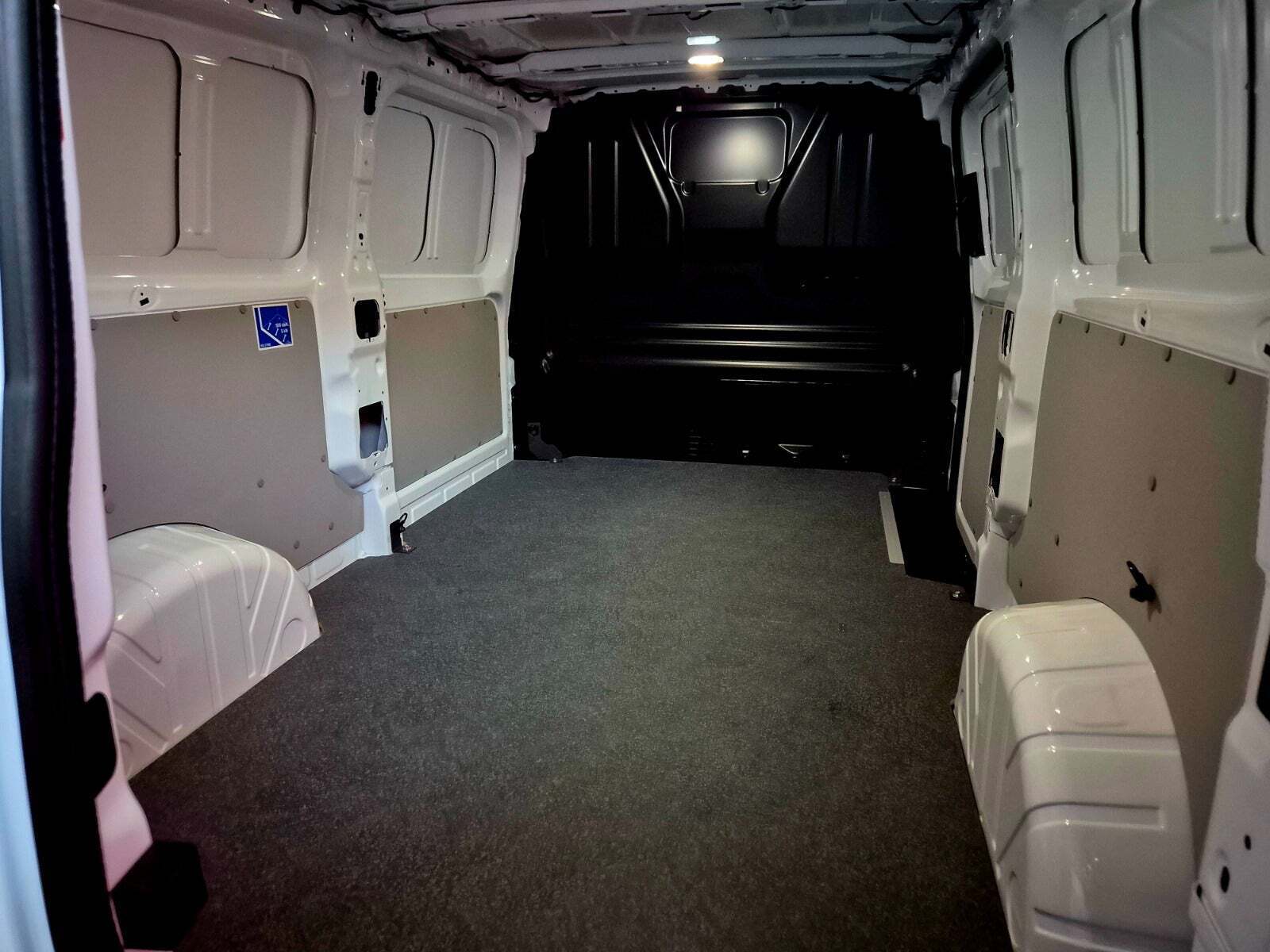 Hvid VW e-Transporter fra 2025