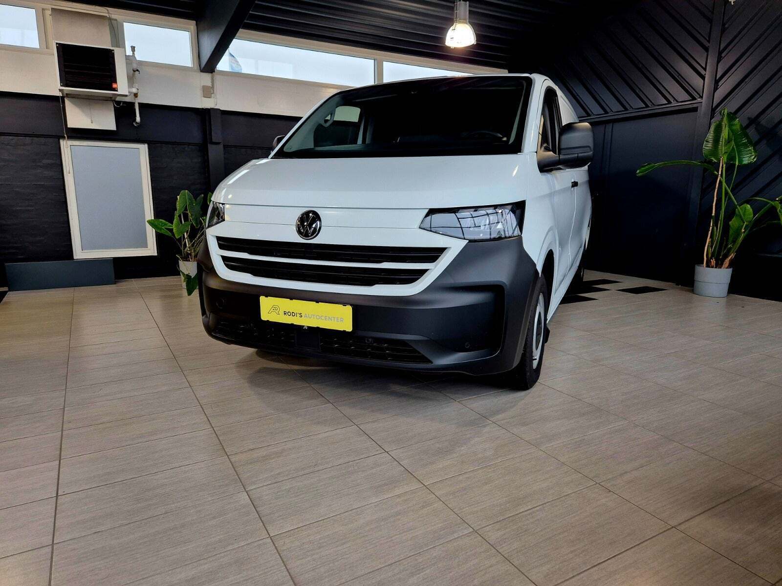 Hvid VW e-Transporter fra 2025