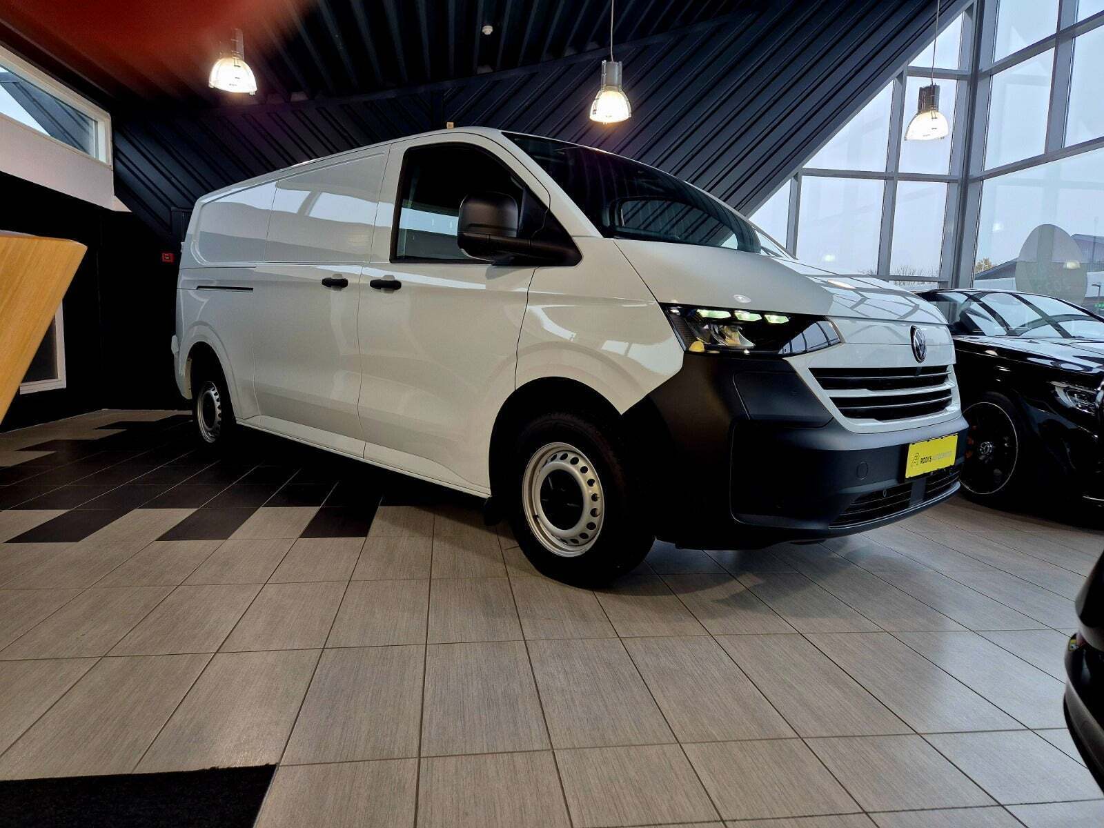 Hvid VW e-Transporter fra 2025