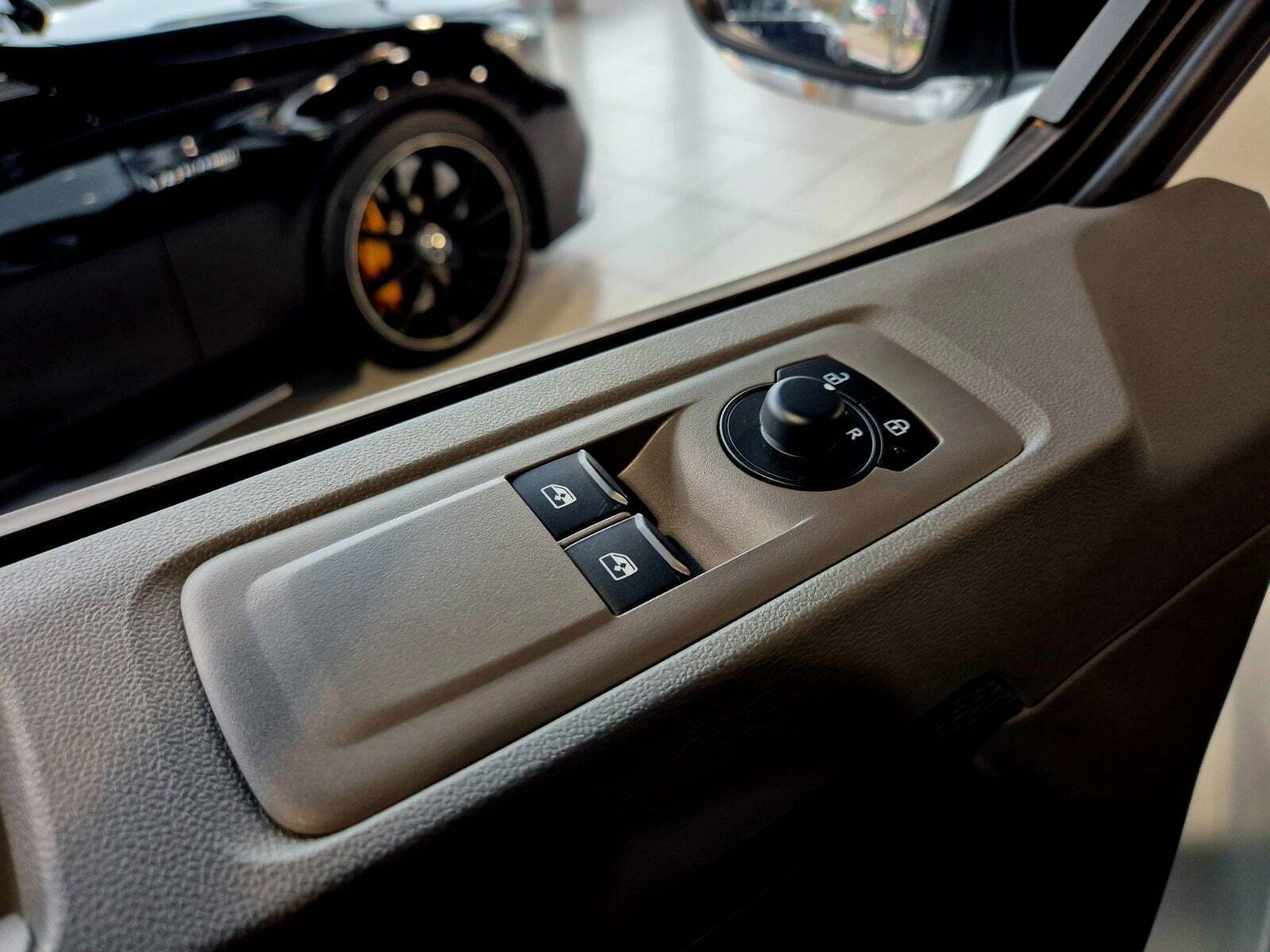 Hvid VW e-Transporter fra 2025