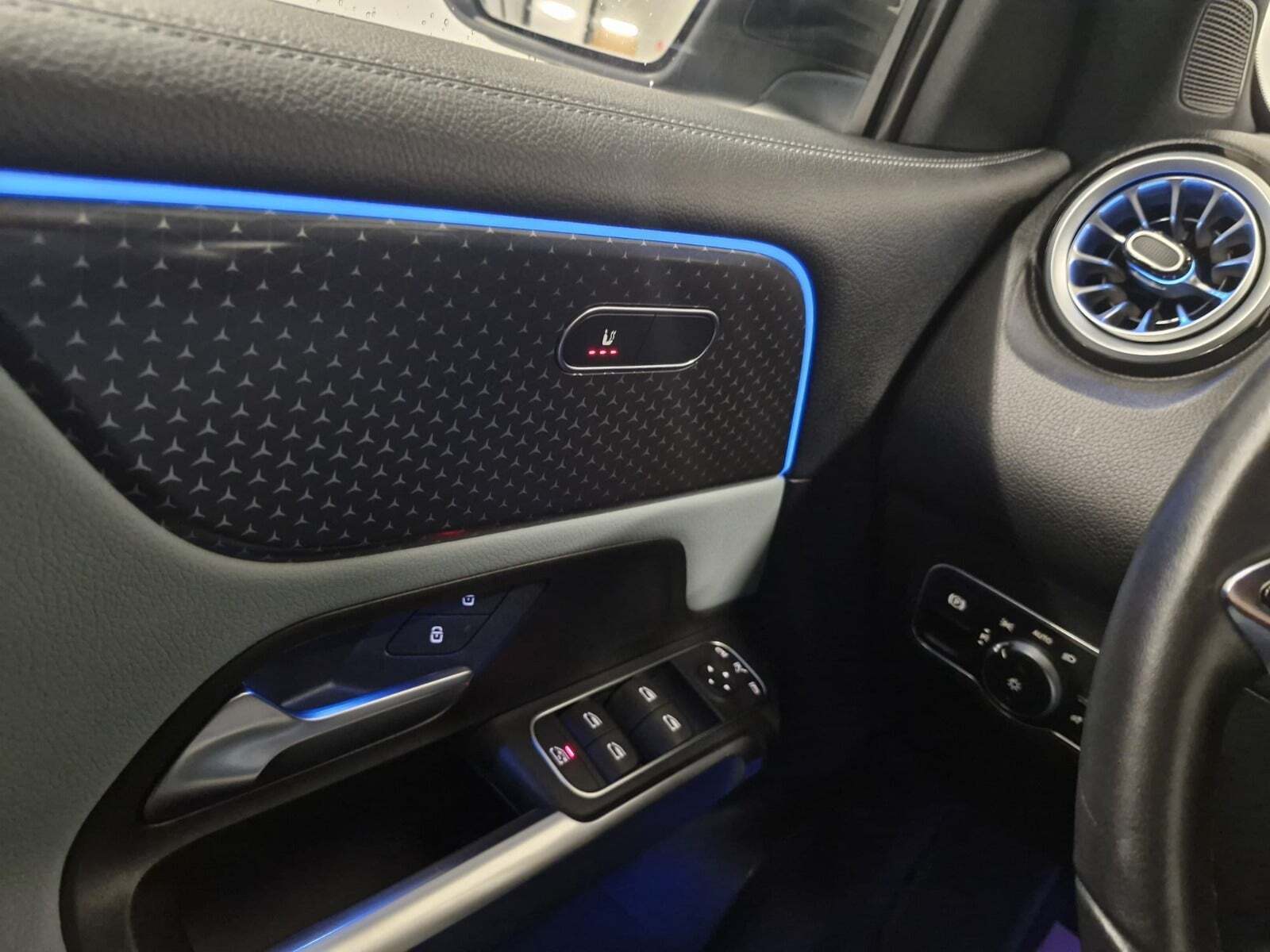 Sort Mercedes EQB250+ fra 2024