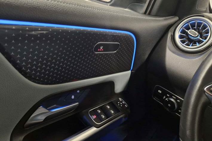 Sort Mercedes EQB250+ fra 2024