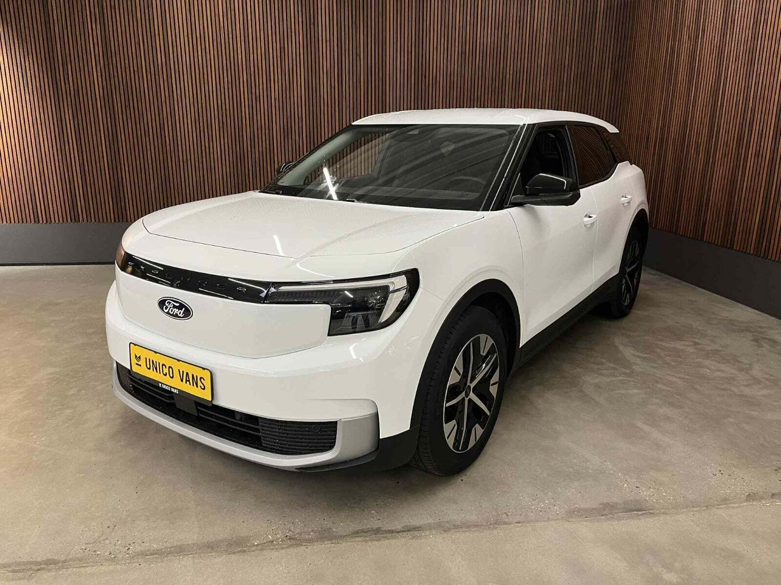 Ford Explorer 82 Select Extended Range Van