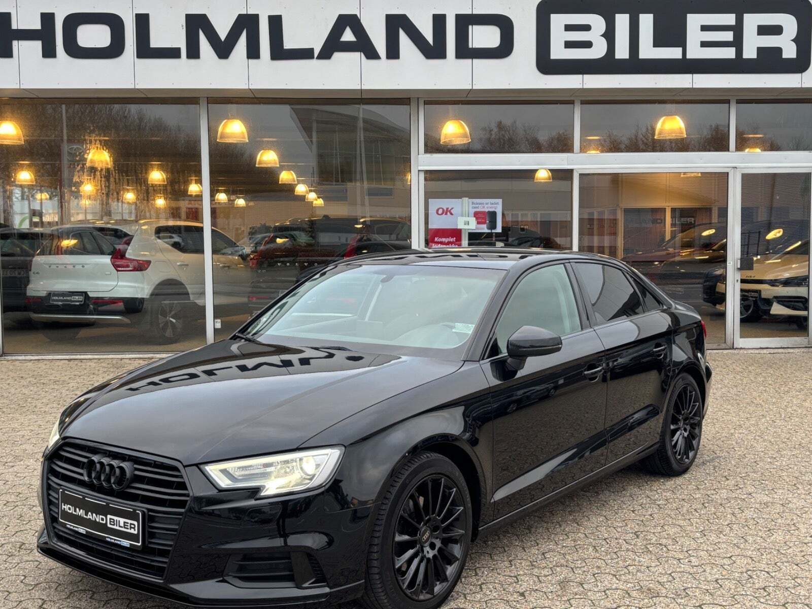 Sort Audi A3 fra 2017 set udefra