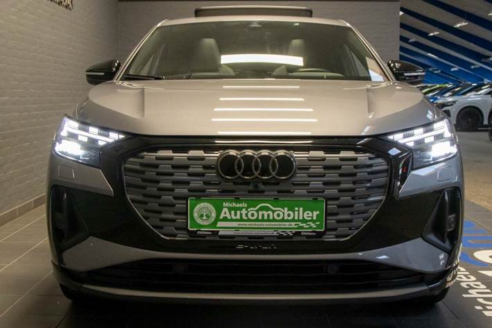 Grå Audi Q4 e-tron fra 2023