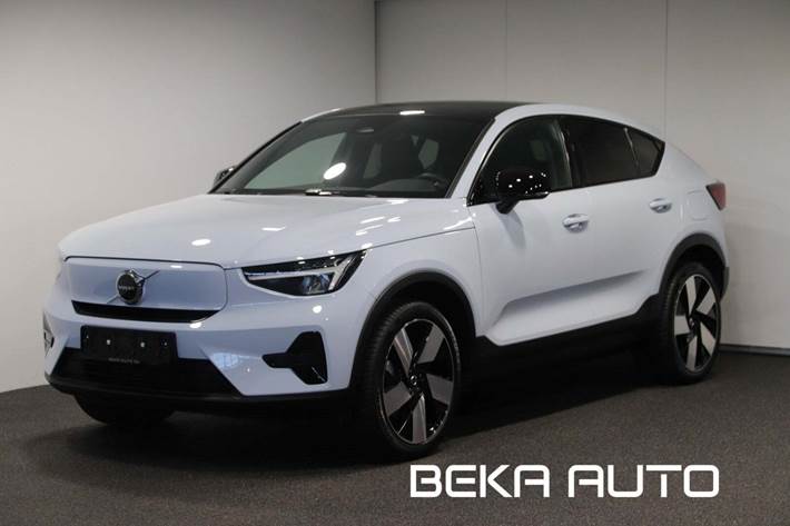 Hvid Volvo C40 fra 2023 set udefra