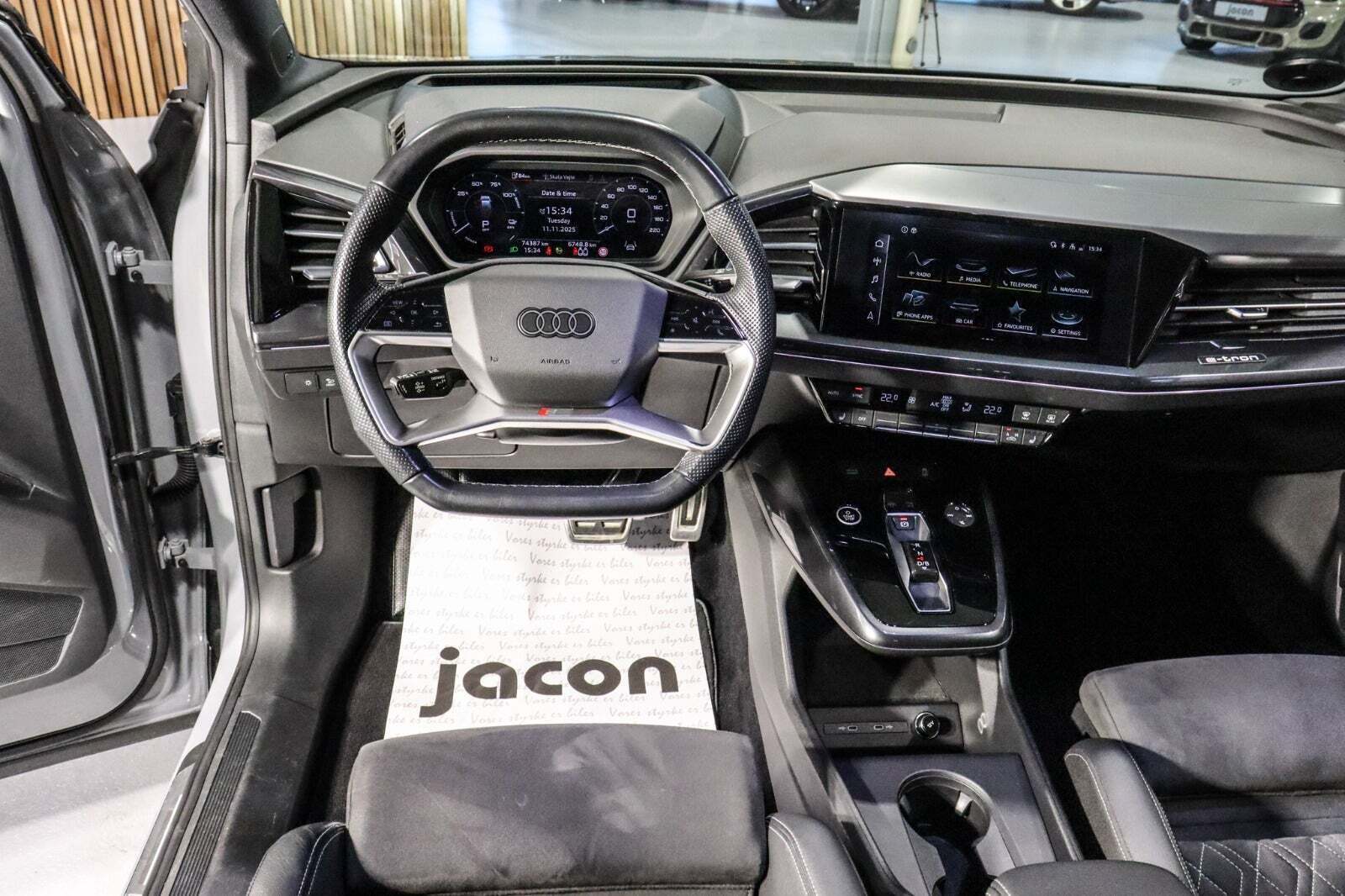 Grå Audi Q4 e-tron fra 2022