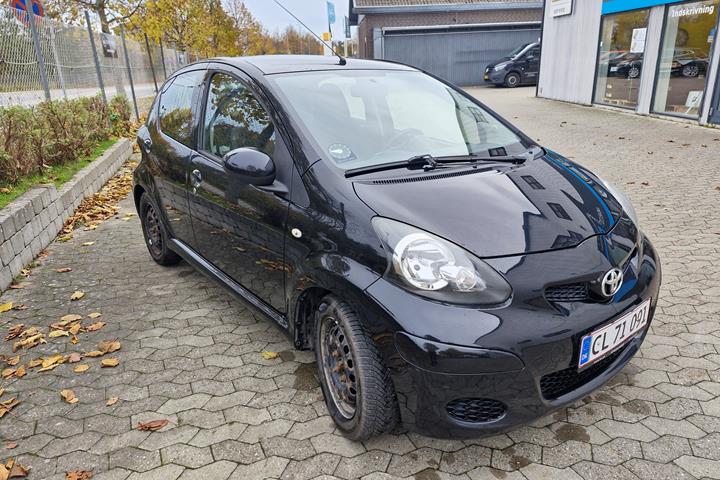 Sort Toyota Aygo 1,0 fra 2009