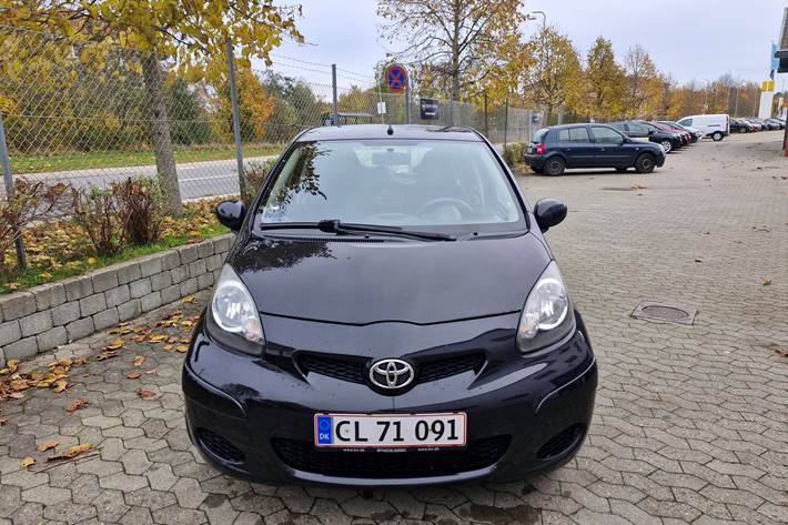 Sort Toyota Aygo 1,0 fra 2009