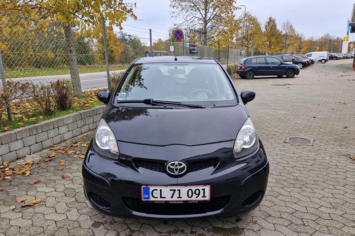 Sort Toyota Aygo 1,0 fra 2009