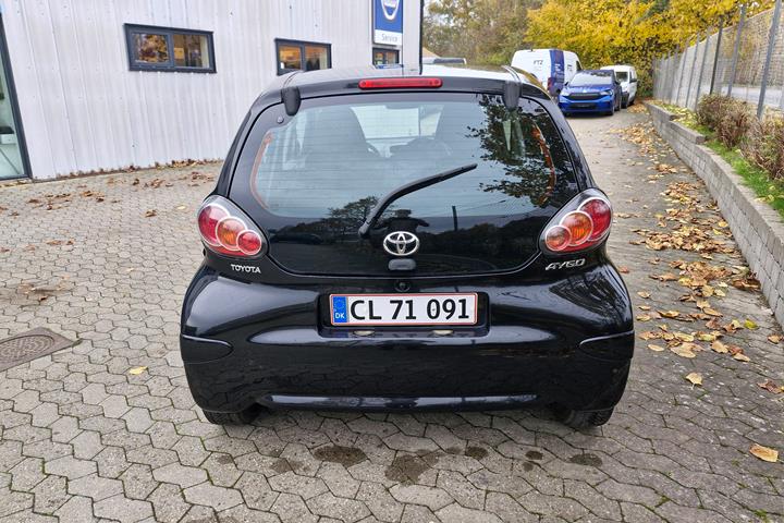 Sort Toyota Aygo 1,0 fra 2009
