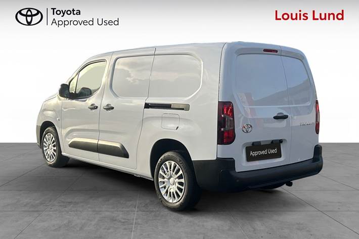 Hvid Toyota ProAce City fra 2025