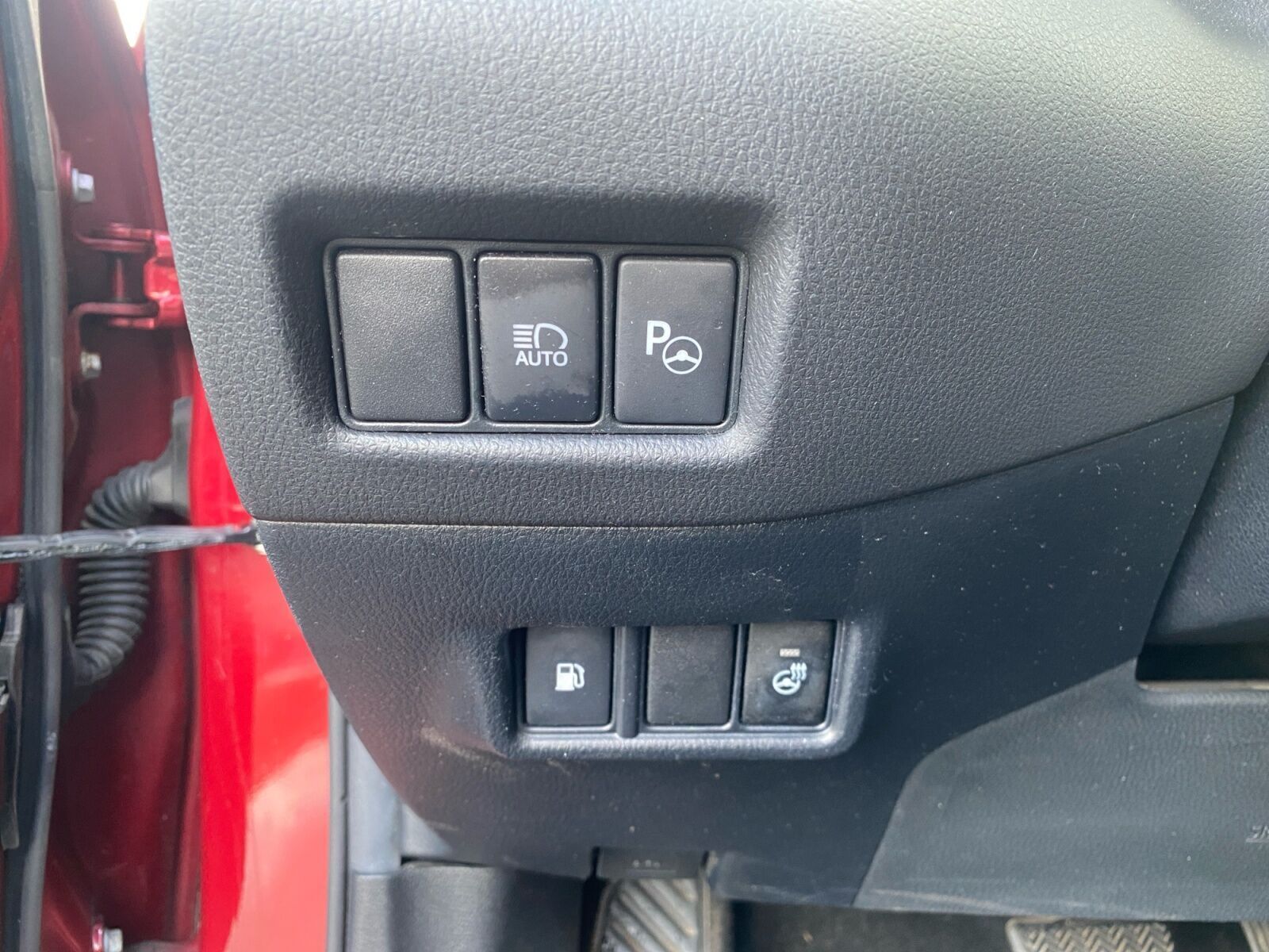 Rød Toyota C-HR fra 2018