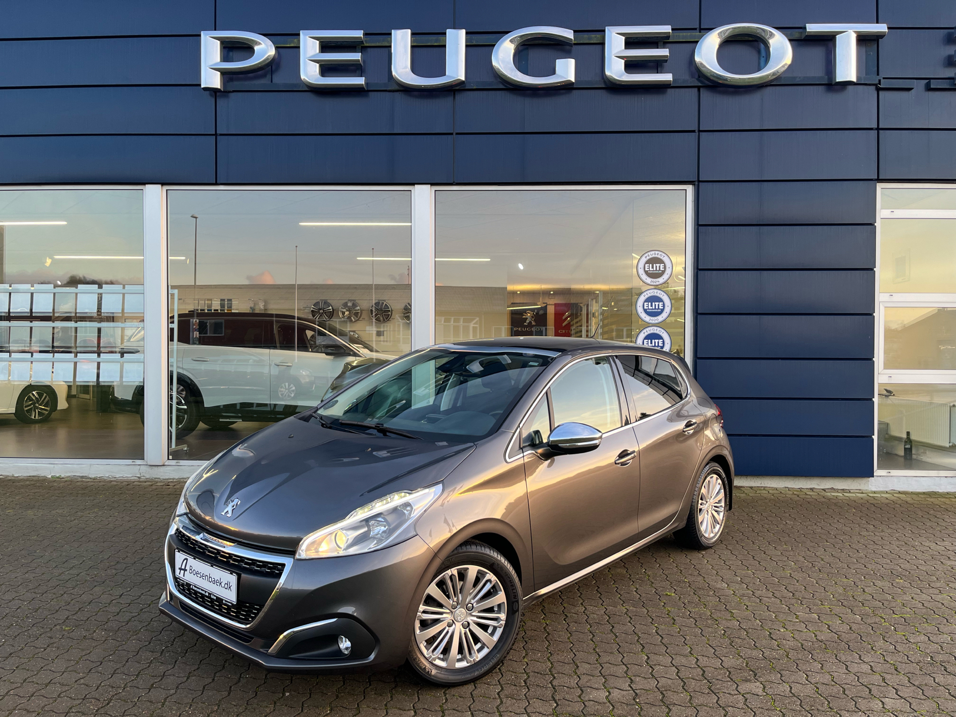 Grå Peugeot 208 fra 2018