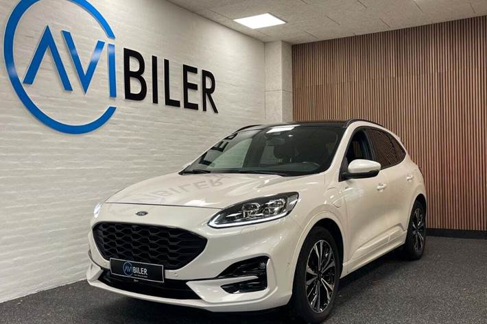 Hvid Ford Kuga fra 2021 set udefra