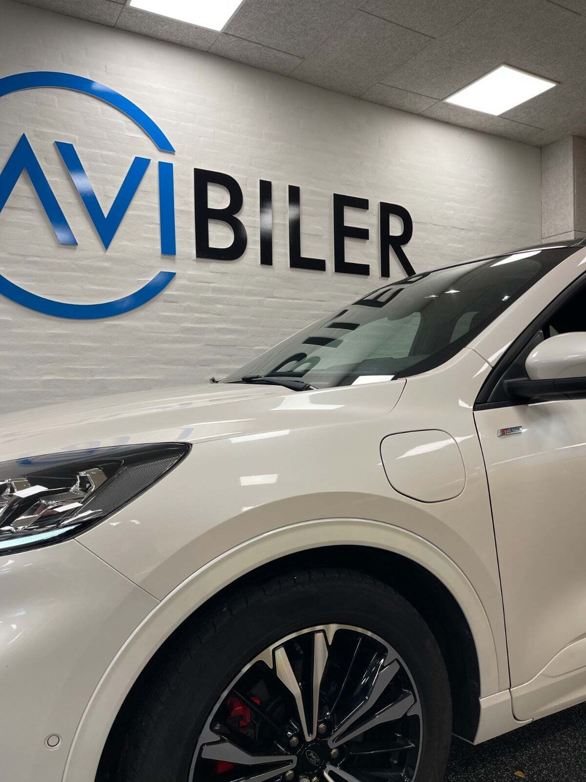 Hvid Ford Kuga fra 2021