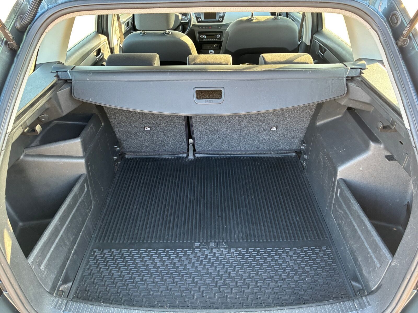 Grå Skoda Fabia fra 2016