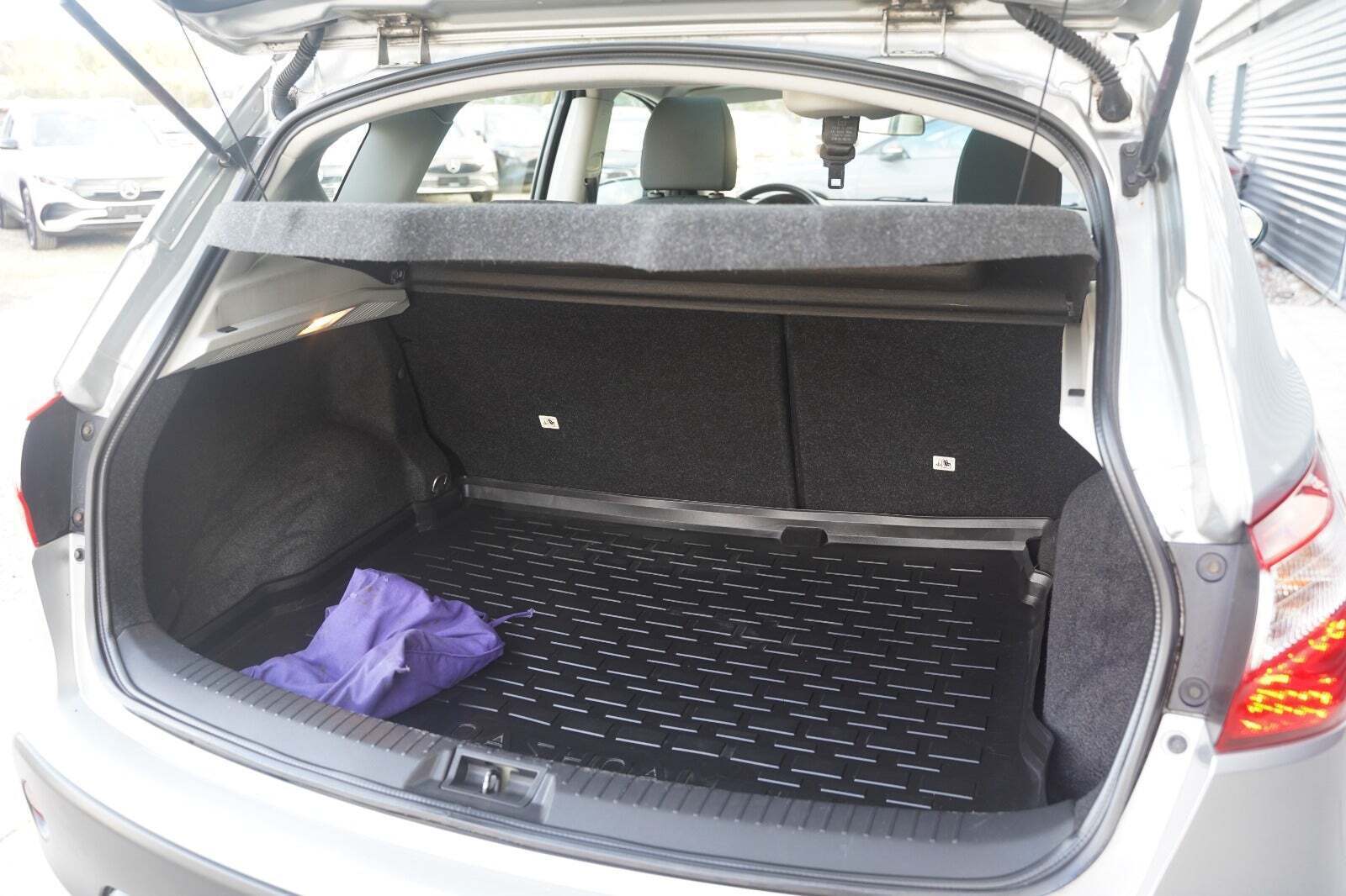 Sølv Nissan Qashqai fra 2010