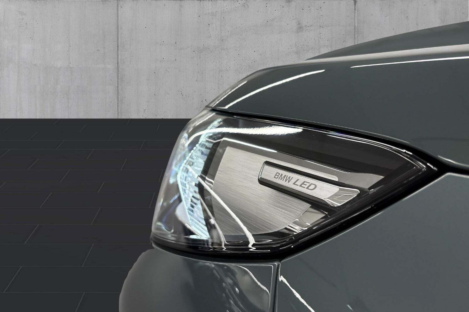 Grøn BMW iX1 fra 2023